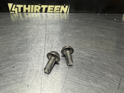 04-06 PONTIAC GTO POWER STEERING RESERVOIR BRACKET OEM #N482