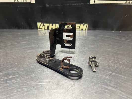 04-06 PONTIAC GTO POWER STEERING RESERVOIR BRACKET OEM #N482