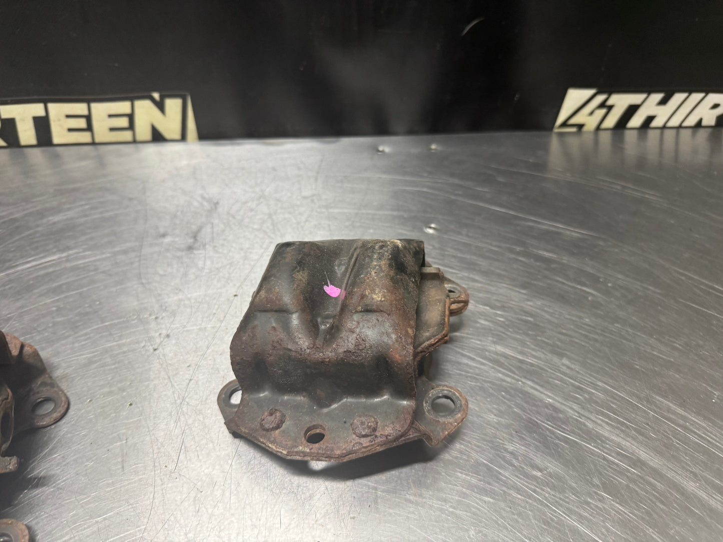 98-02 CHEVROLET CAMARO LS1 MOTOR MOUNT CORE PAIR OEM #N314