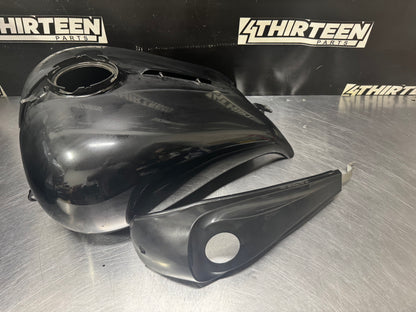 2010 HARLEY DAVIDSON STREET GLIDE OEM TANK WITH ADVAN BLK STRETCHED COVERS #N333
