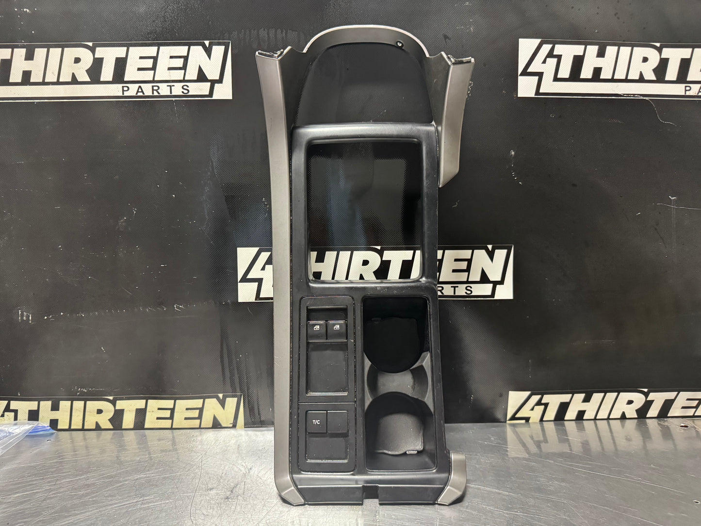 04-06 PONTIAC GTO SHIFTER BEZEL TRIM OEM #N135