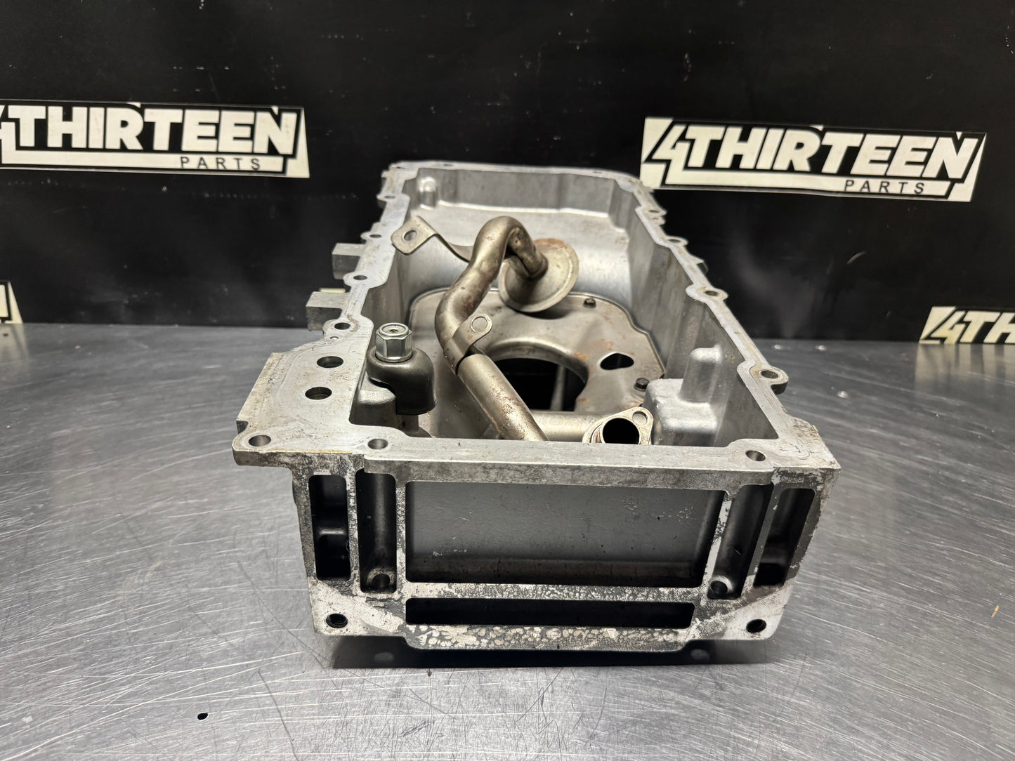 10-15 CHEVY CAMARO LS3 6.2L OIL PAN W/ OIL PICK UP AND WINDAGE TRAY OEM #N413