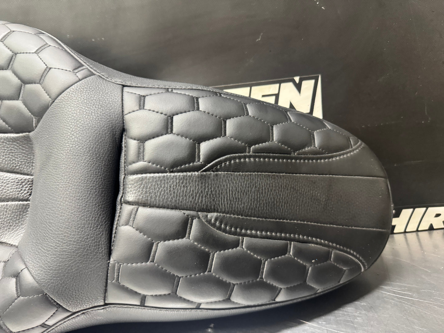 2010 HARLEY DAVIDSON STREET GLIDE C.C. RIDER SEAT S03  #N331