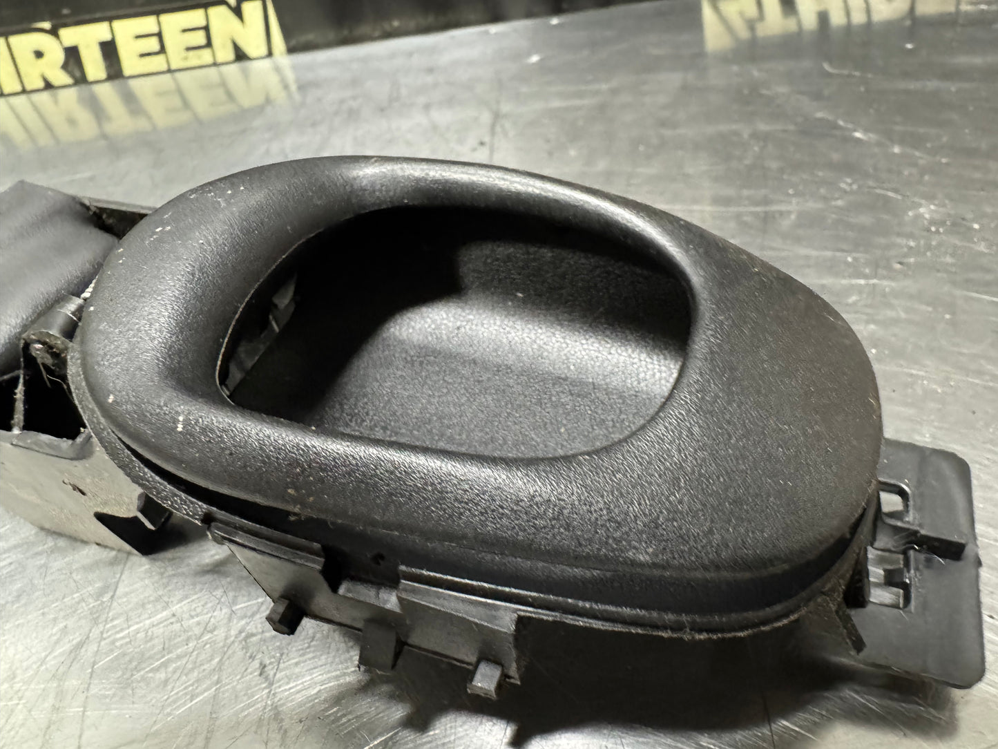 1997–2004 CORVETTE C5 INTERIOR RH PASSENGER DOOR HANDLE #N828