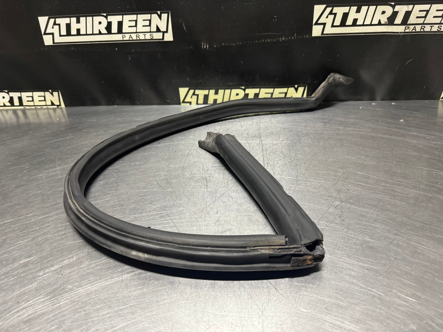 01-04 C5 Z06 FRC CORVETTE RH PASSENGER DOOR SEAL OEM #N553