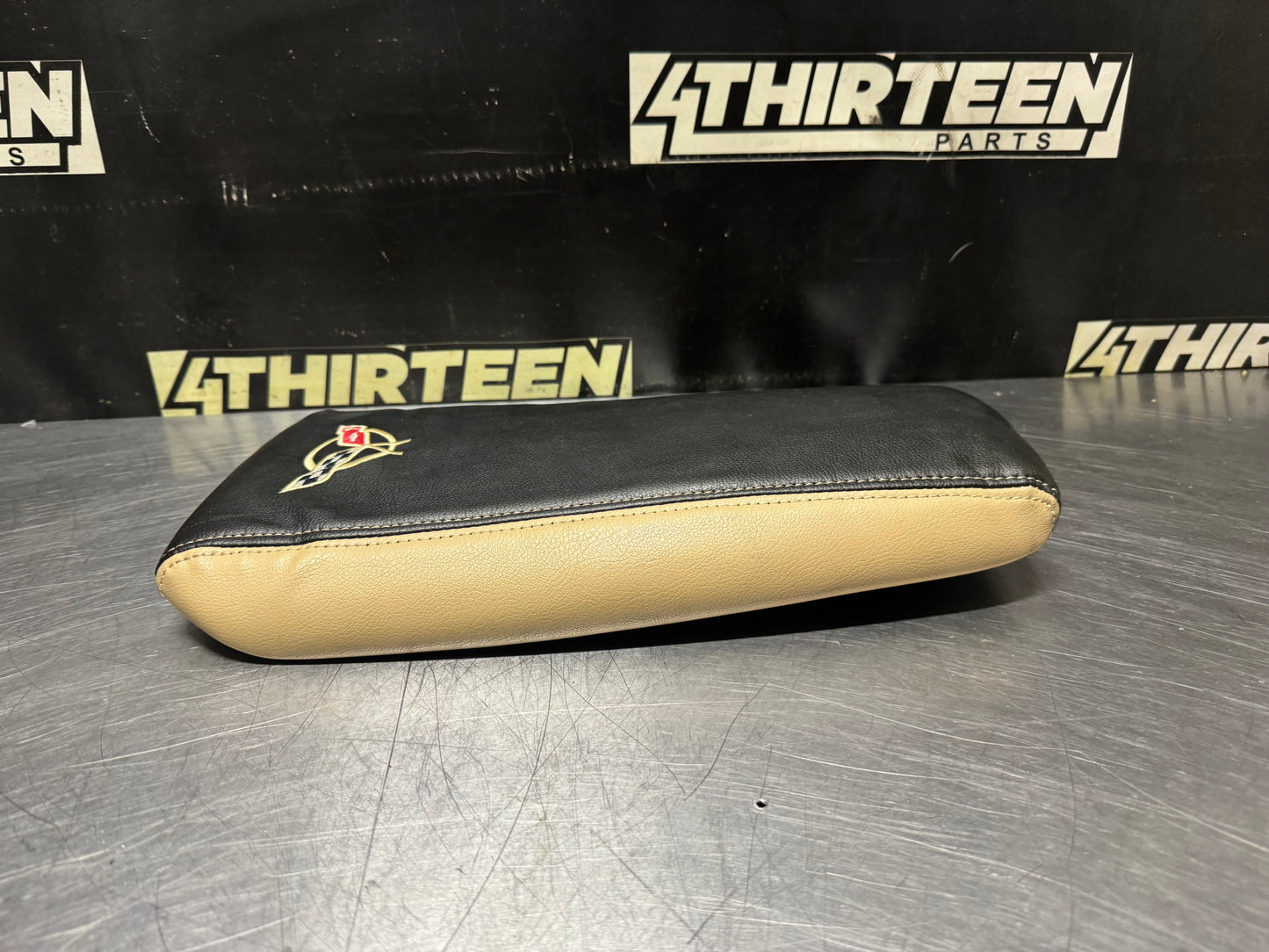 97-04 C5 CORVETTE CENTER CONSOLE LID ARMREST LEATHER COVER OEM #N521