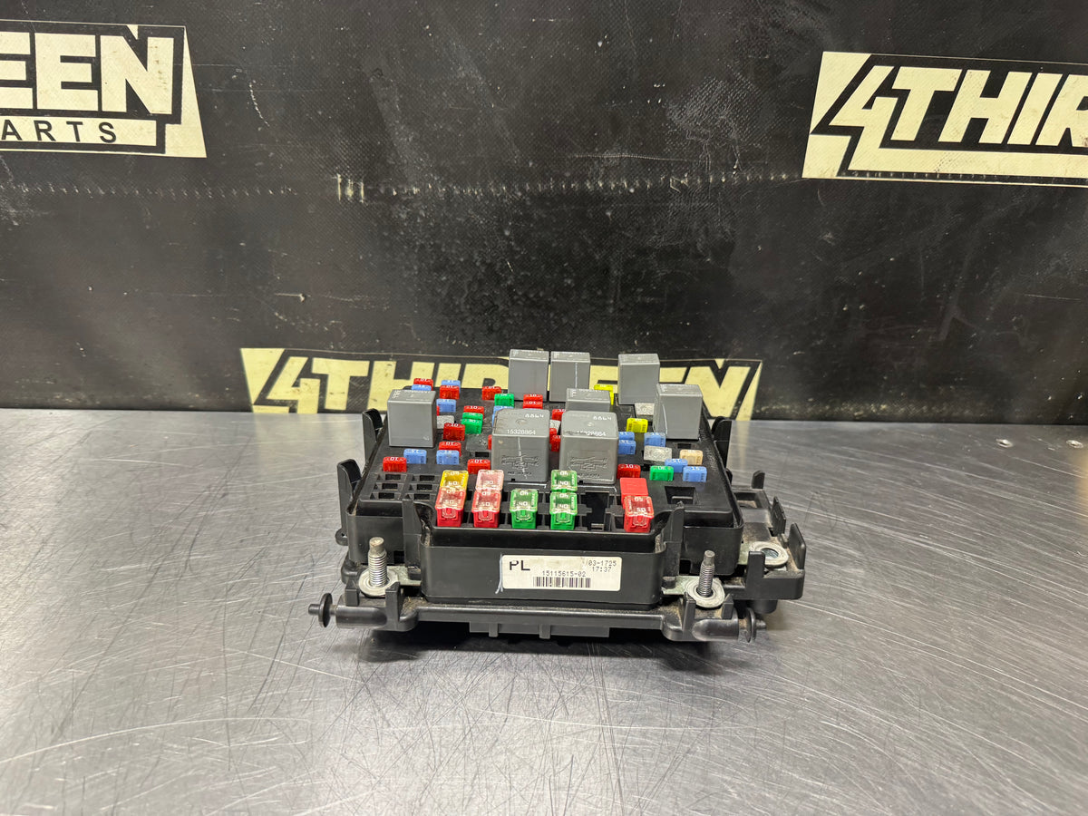 03-05 CHEVY SILVERADO GMC SIERRA 2500 ENGINE BAY FUSE BOX 15115615-02 OEM #N971
