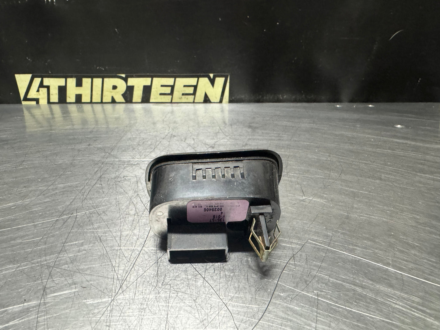 1997-2004 C5 CORVETTE HATCH RELEASE BUTTON 12135157 OEM #N533