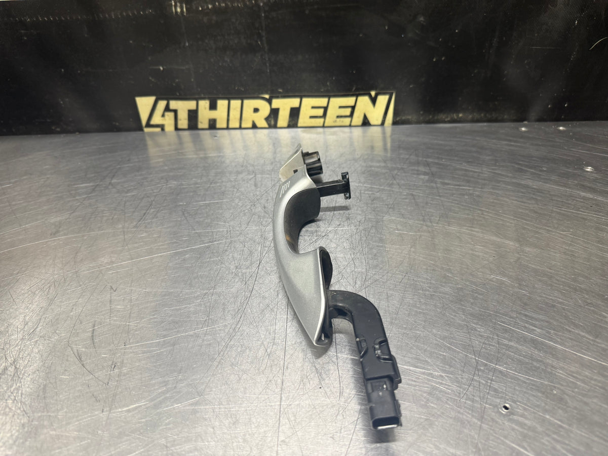 18-23 FORD MUSTANG GT RH PASSENGER SIDE EXTERIOR DOOR HANDLE SILVER OEM #V21