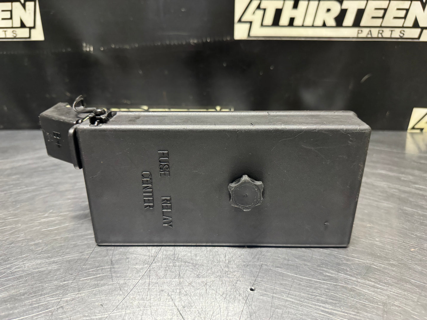 2000-2002 CORVETTE C5 UNDER HOOD ENGINE BAY FUSE BOX OEM 10443149 #N457
