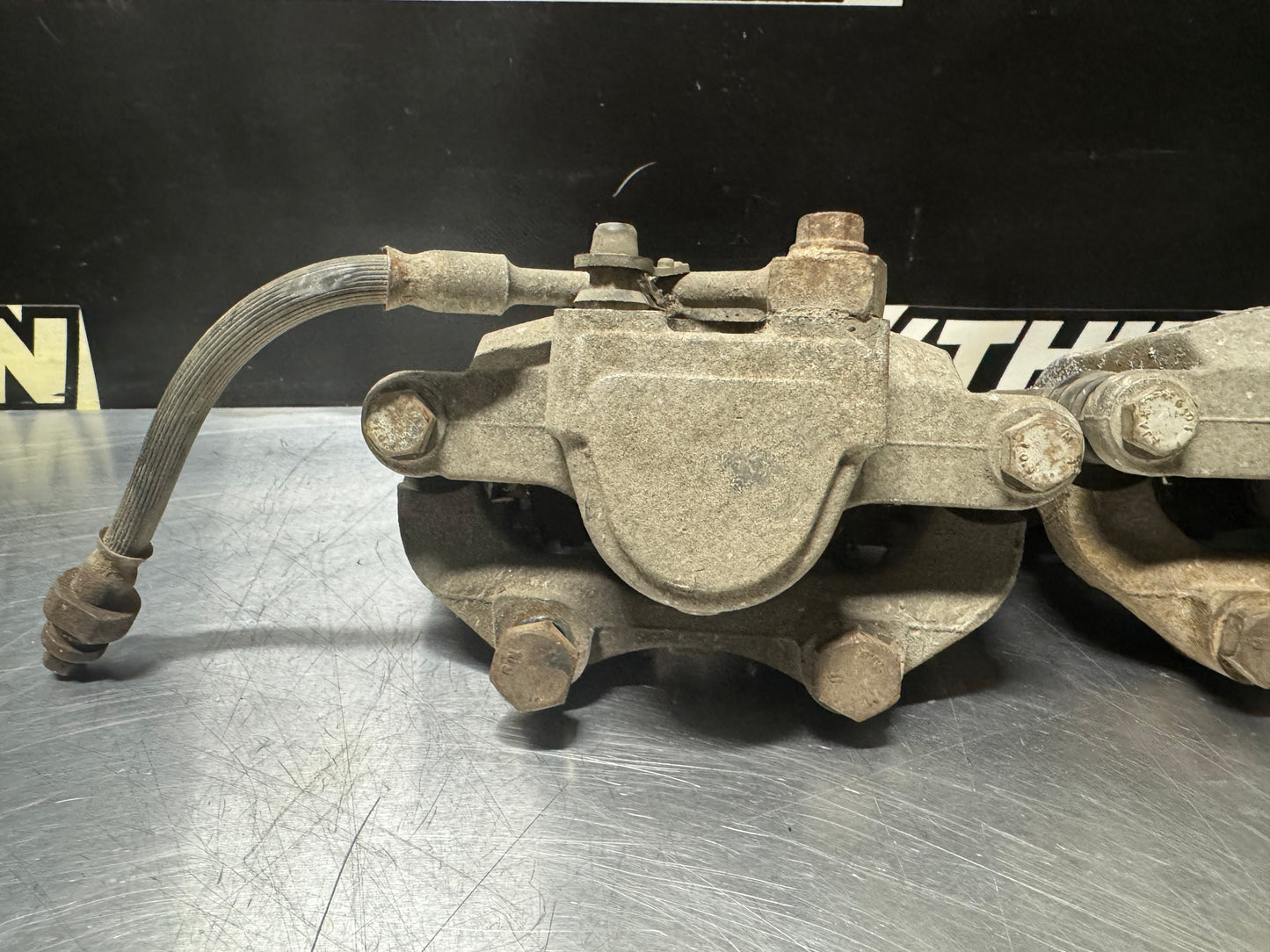 04-06 PONTIAC GTO REAR BRAKE CALIPERS OEM #N83