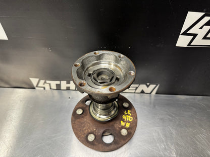 2004 PONTIAC GTO DRIVER REAR LR WHEEL HUB OEM #L230