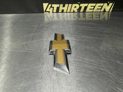 16-24 CHEVROLET CAMARO REAR EMBLEM 84003919 OEM #N940