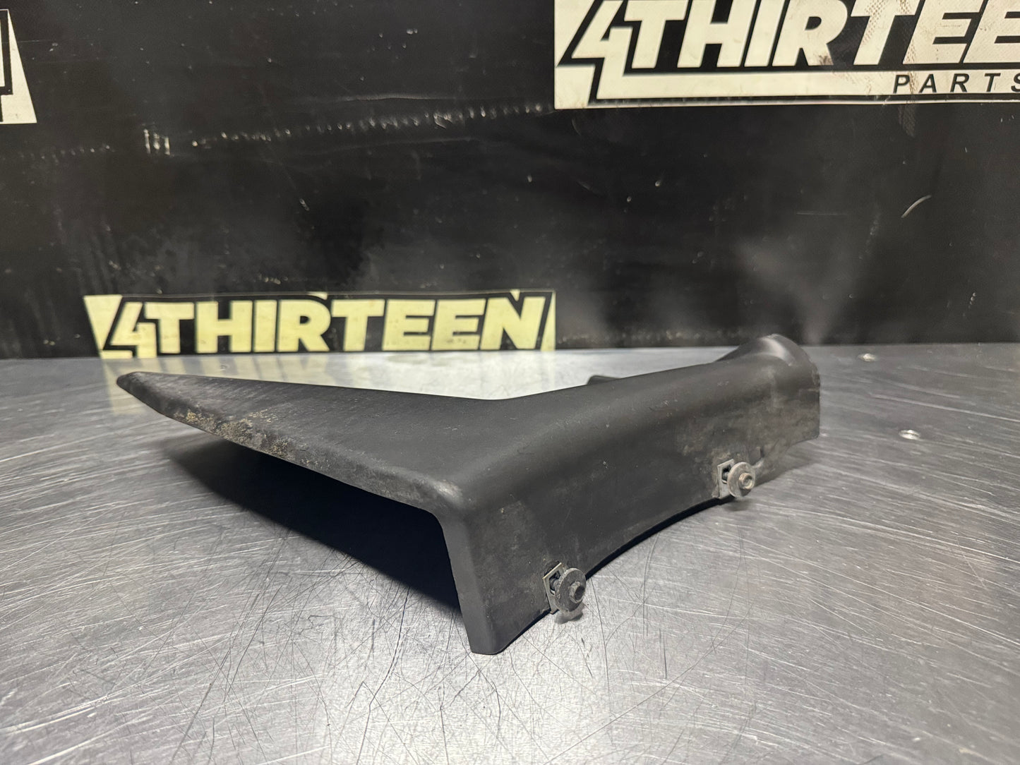 1997-2004 C5 CORVETTE FENDER INSERT RH PASSENGER SIDE RH 10289552 #N483