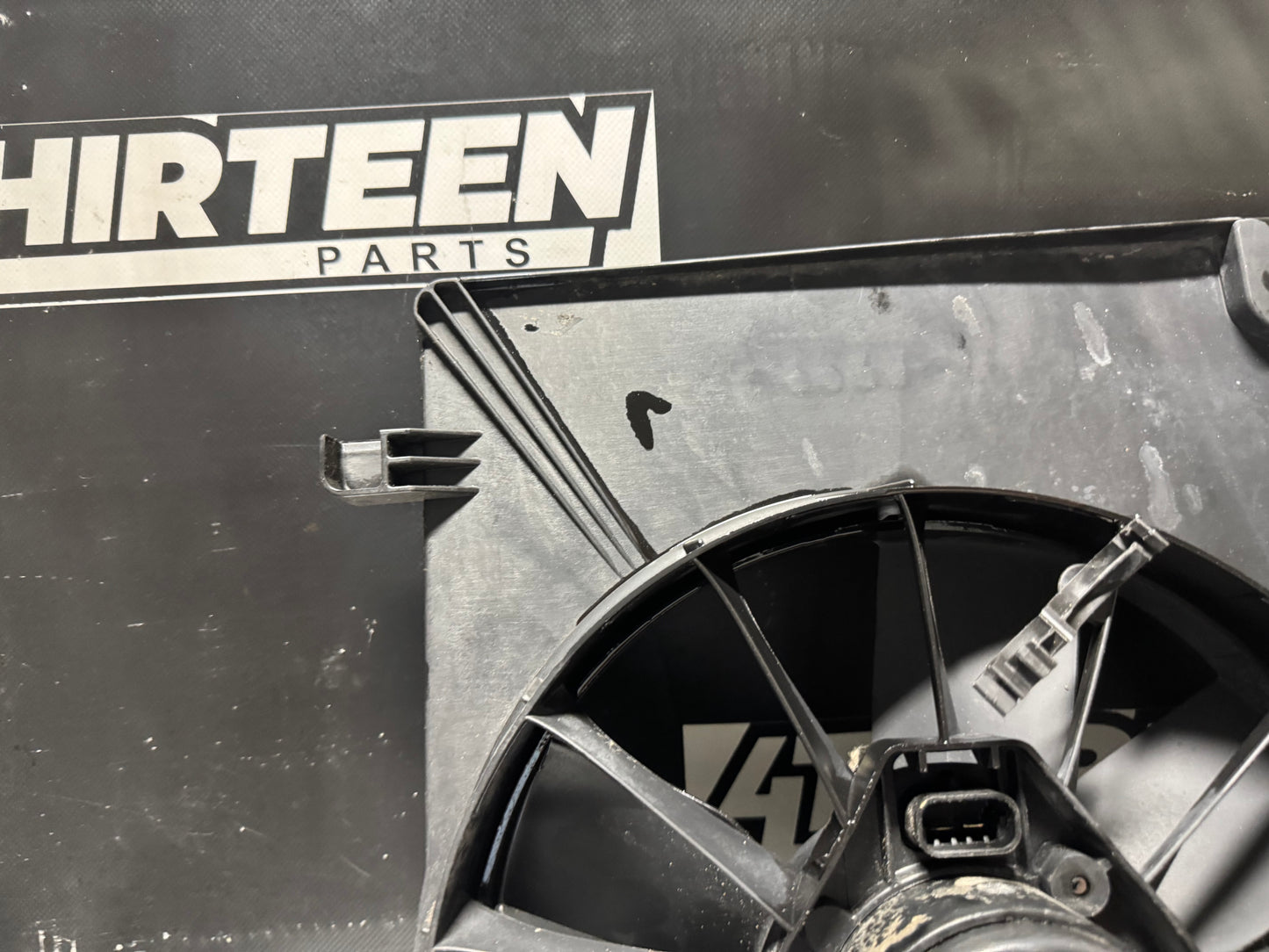 97-04 C5 CORVETTE DUAL RADIATOR FAN W/ SHROUD OEM #N206
