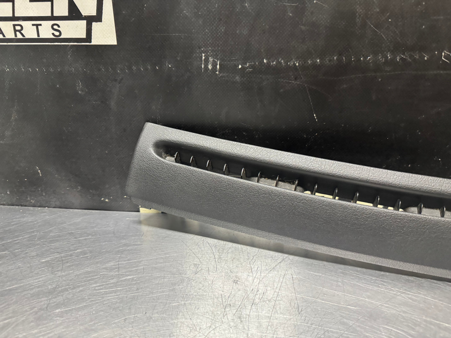 04-06 PONTIAC GTO RH DASH COWL TRIM OEM 92105076 #N310