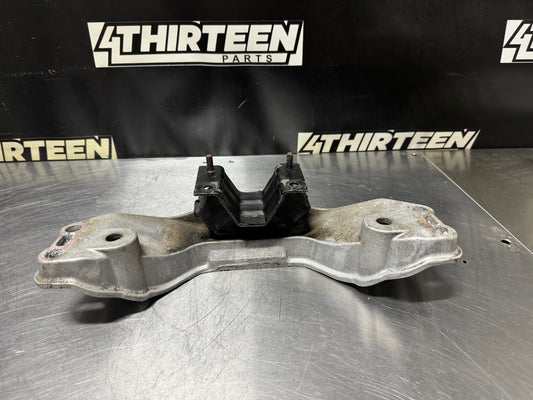 04-06 PONTIAC GTO TRANSMISSION T56 CROSSMEMBER OEM #N197