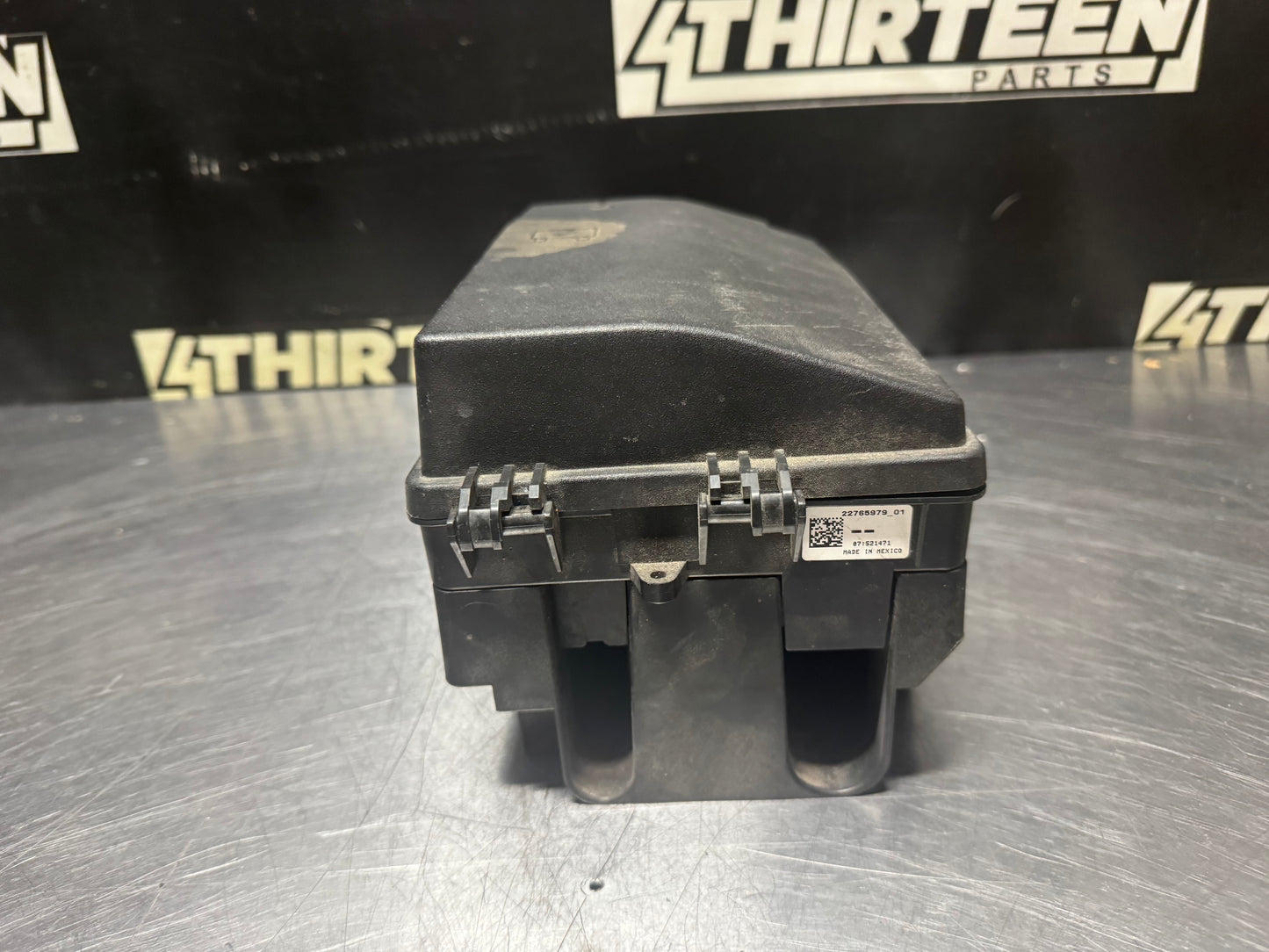 10-11 CHEVROLET CAMARO ENGINE FUSE BOX 22765979 OEM #N344