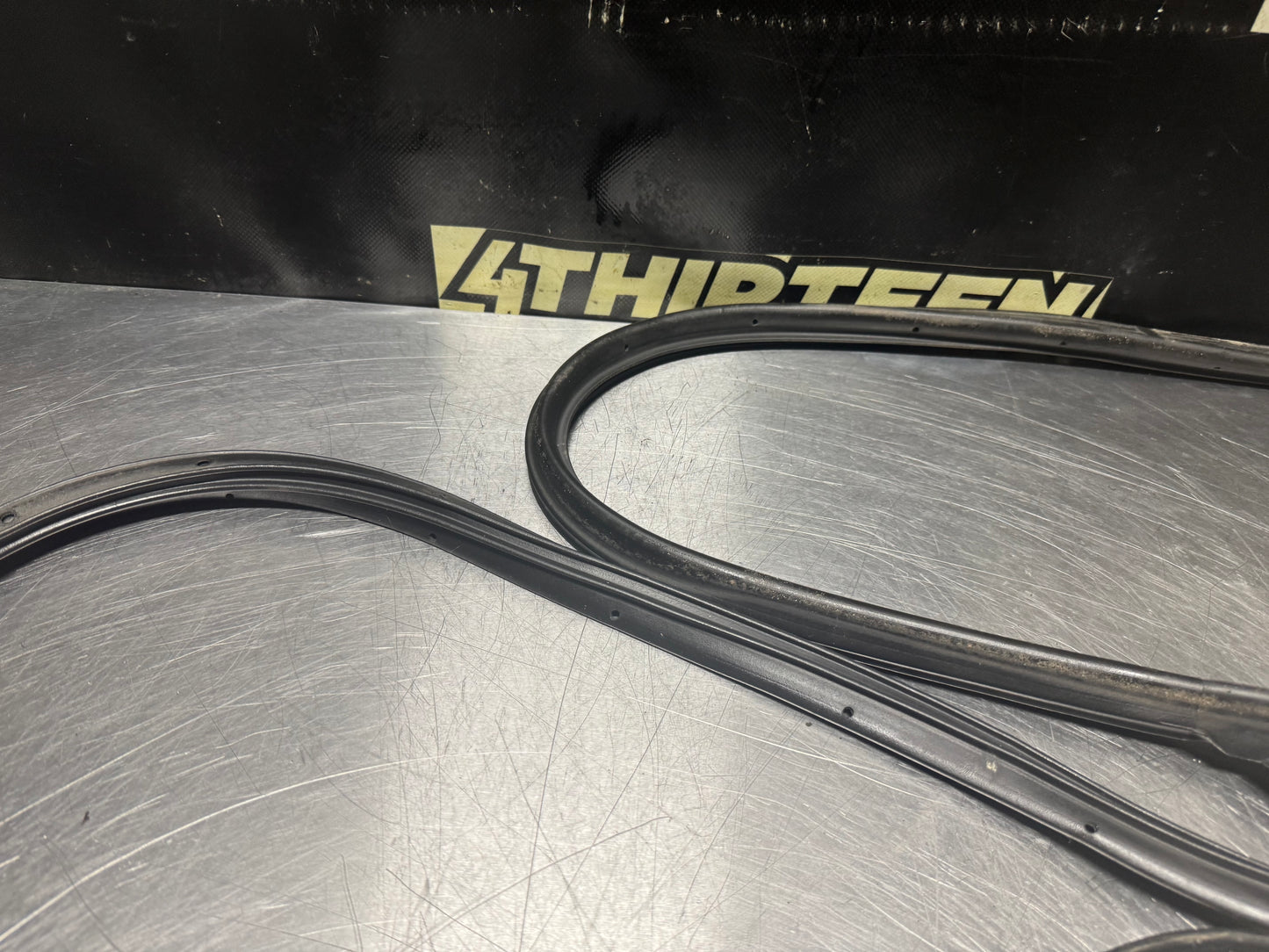 97-04 C5 CORVETTE LH DRIVER SIDE DOOR WEATHER STRIP SEAL OEM #N608