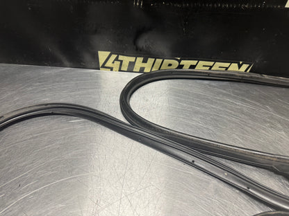 97-04 C5 CORVETTE LH DRIVER SIDE DOOR WEATHER STRIP SEAL OEM #N608