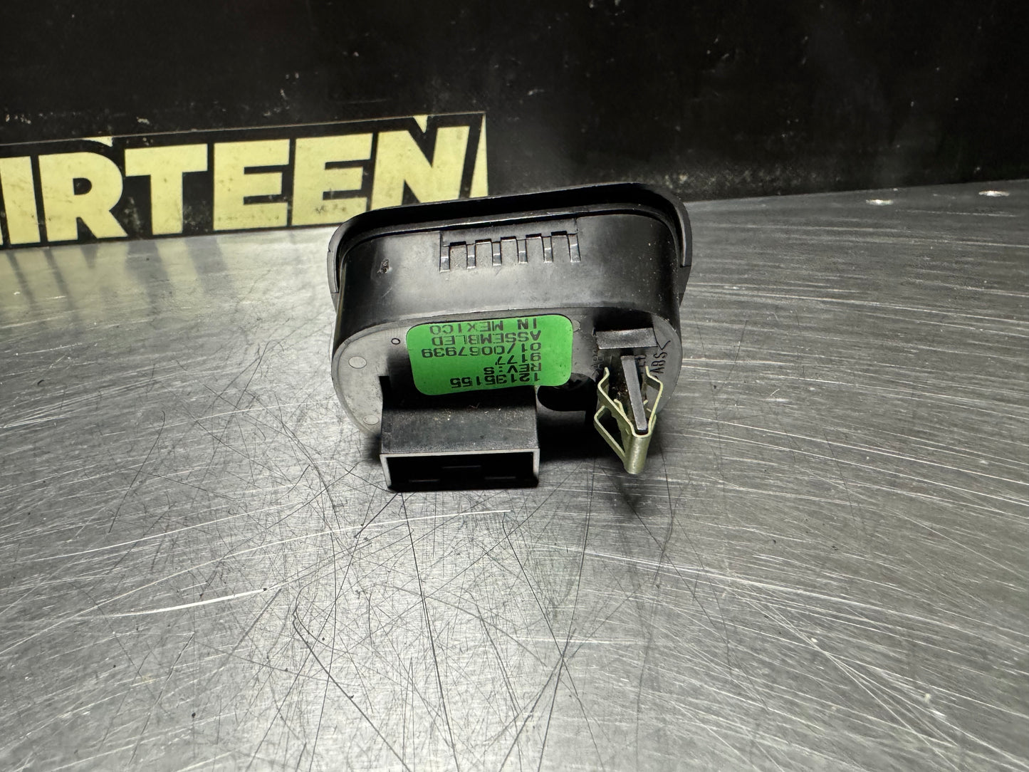97-04 C5 CORVETTE FOG LIGHT TRUNK RELEASE BUTTON SWITCH 12135155 USED OEM #N775