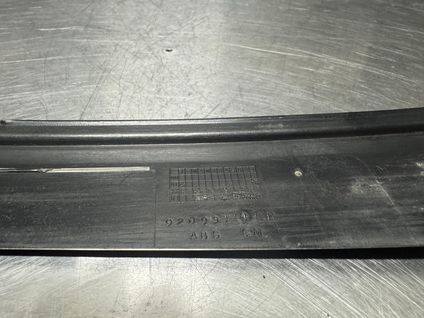 04-06 PONTIAC GTO EXTERIOR B PILLAR WINDOW TRIM LH SIDE 92093111 OEM #N311