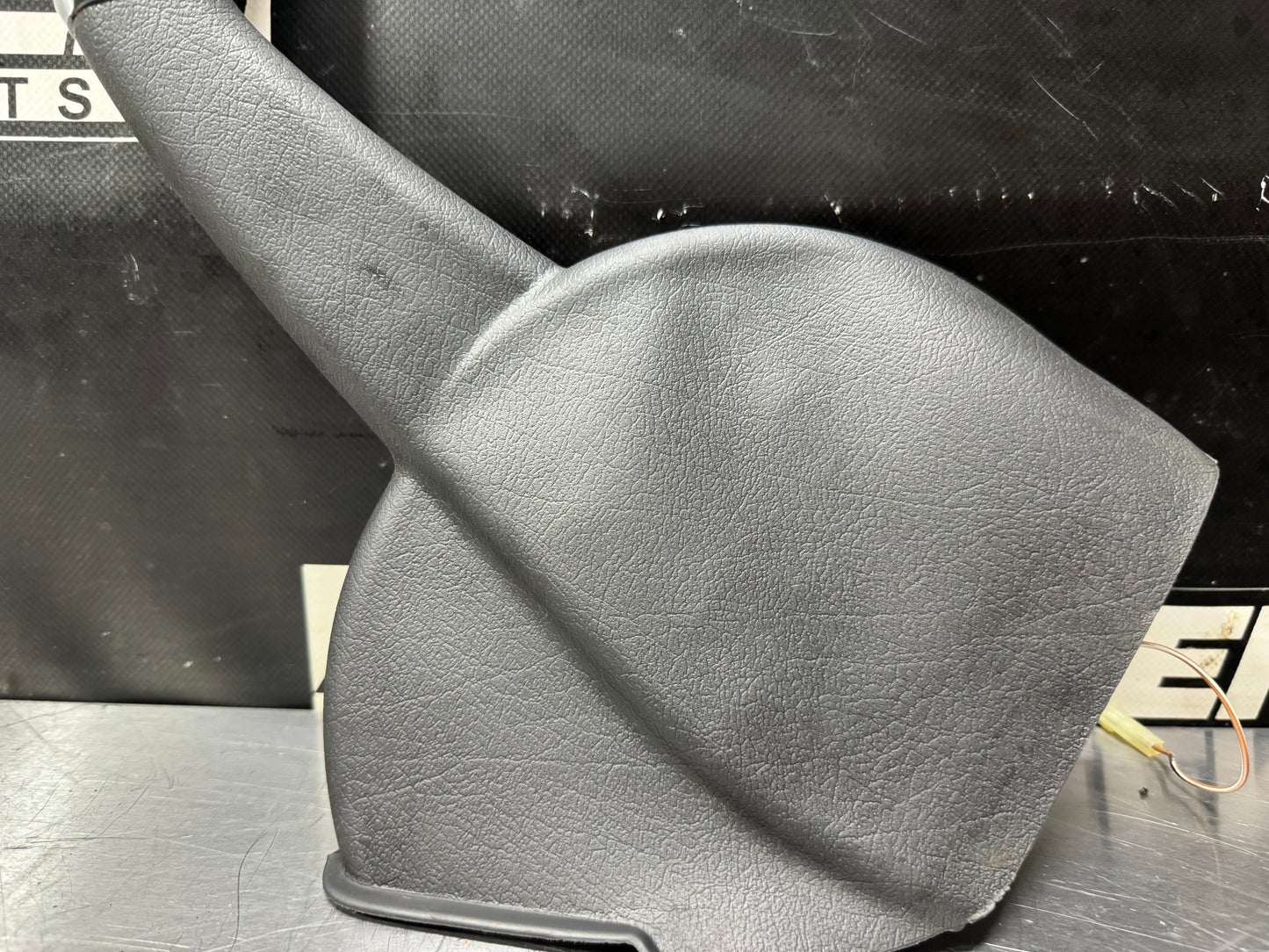 04-06 PONTIAC GTO EMERGENCY BRAKE HANDLE GREY STITCHING #L424