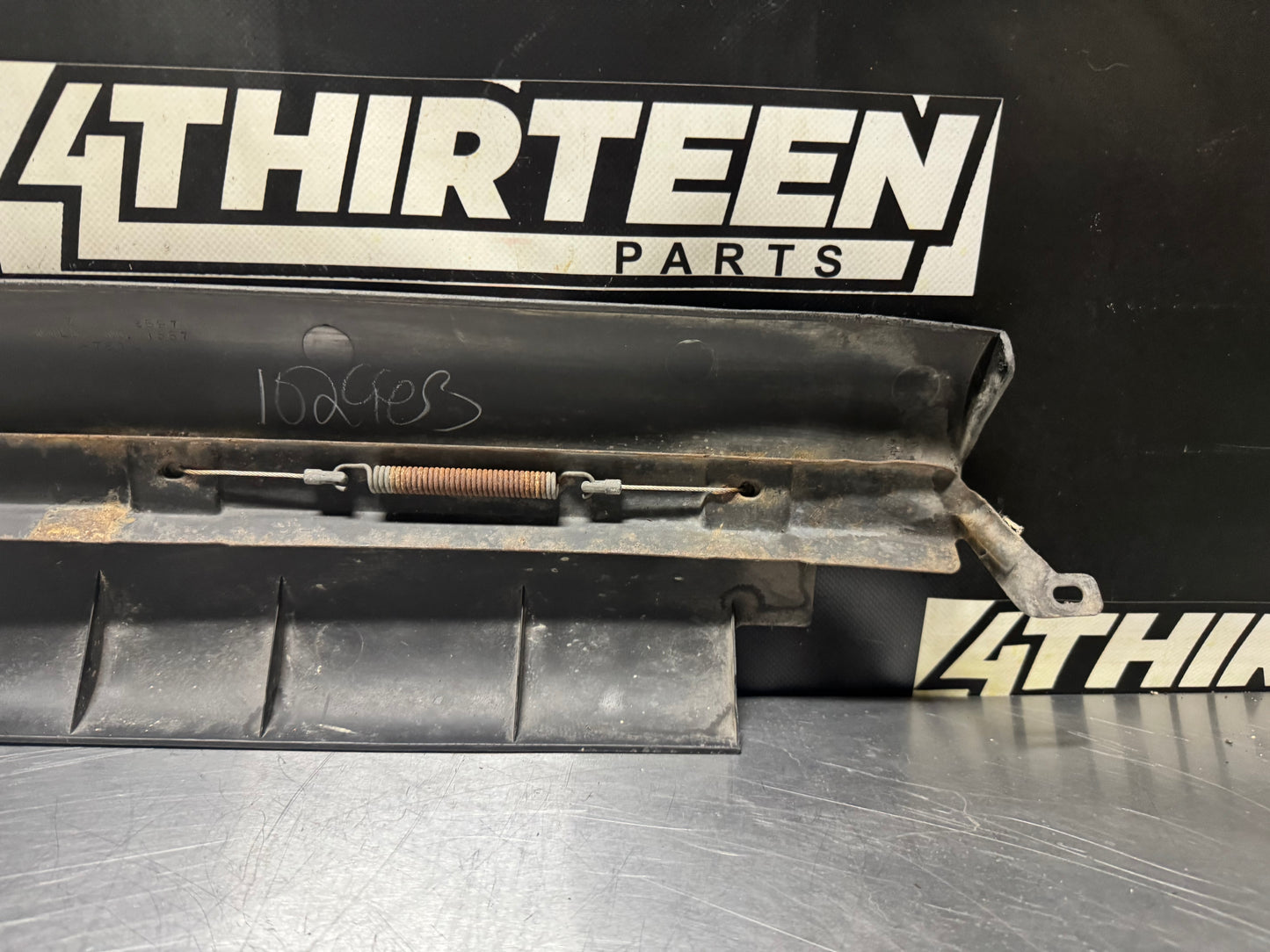 97-04 C5 CORVETTE LOWER CENTER AIR DEFLECTOR ASSEMBLY 10401458 OEM #N287