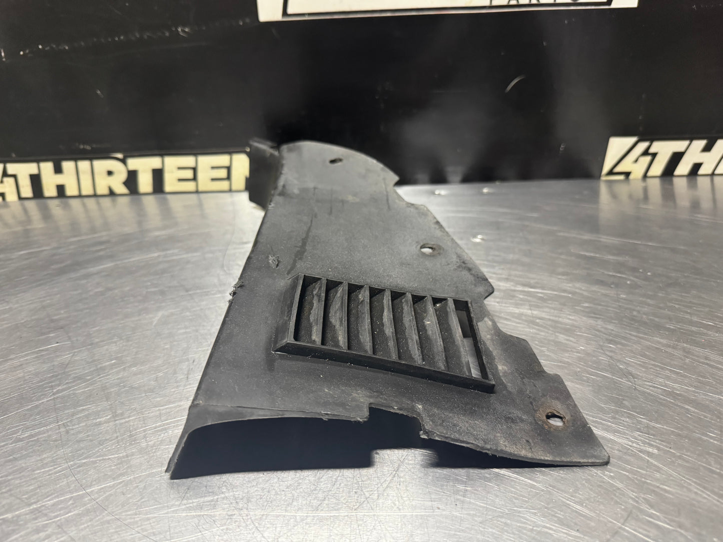 1997-2004 C5 CORVETTE RH PASSENGER SPLASH SHIELD 10333648 USED OEM #N264