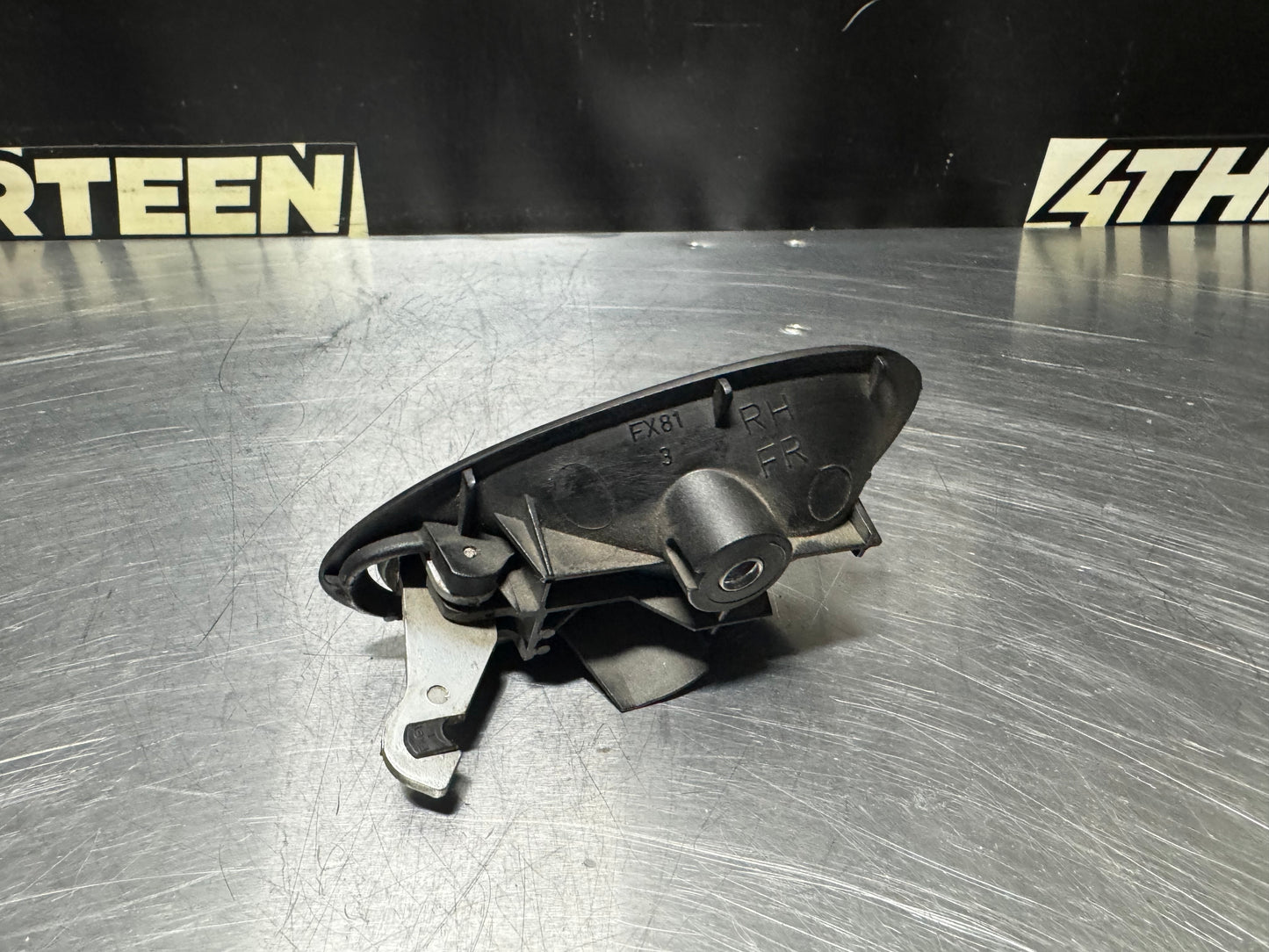 04-06 PONTIAC GTO RH PASSENGER SIDE INTERIOR DOOR HANDLE OEM #N243