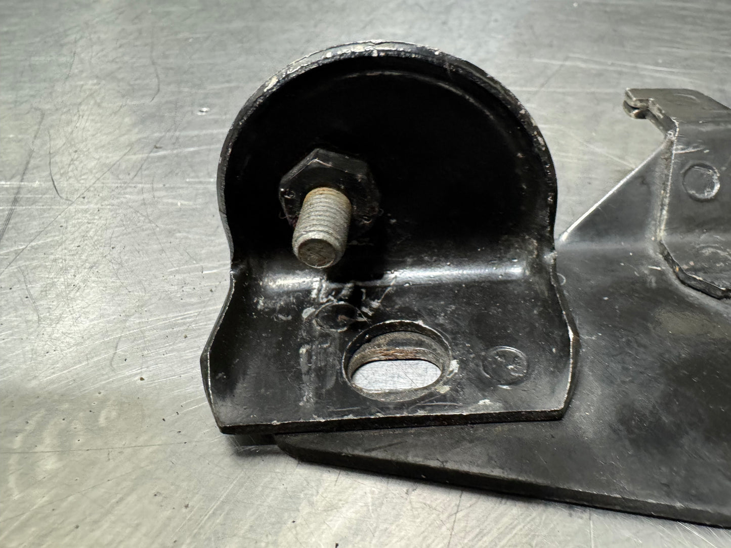97-04 CORVETTE C5 HOOD BUMP STOP BRCKET RIGHT USED #N870