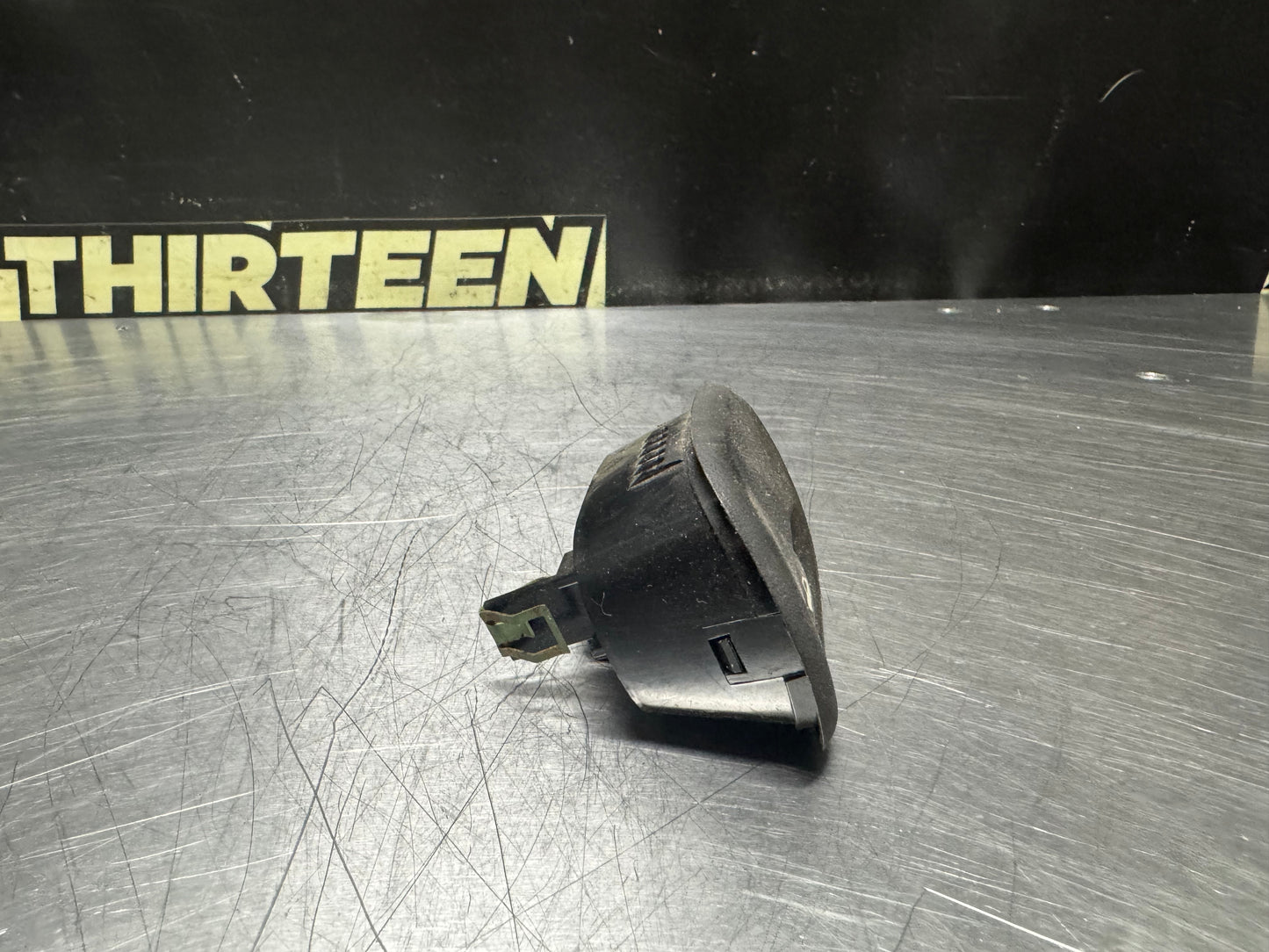 1997-2004 C5 CORVETTE HATCH RELEASE BUTTON 12135157 OEM #N533