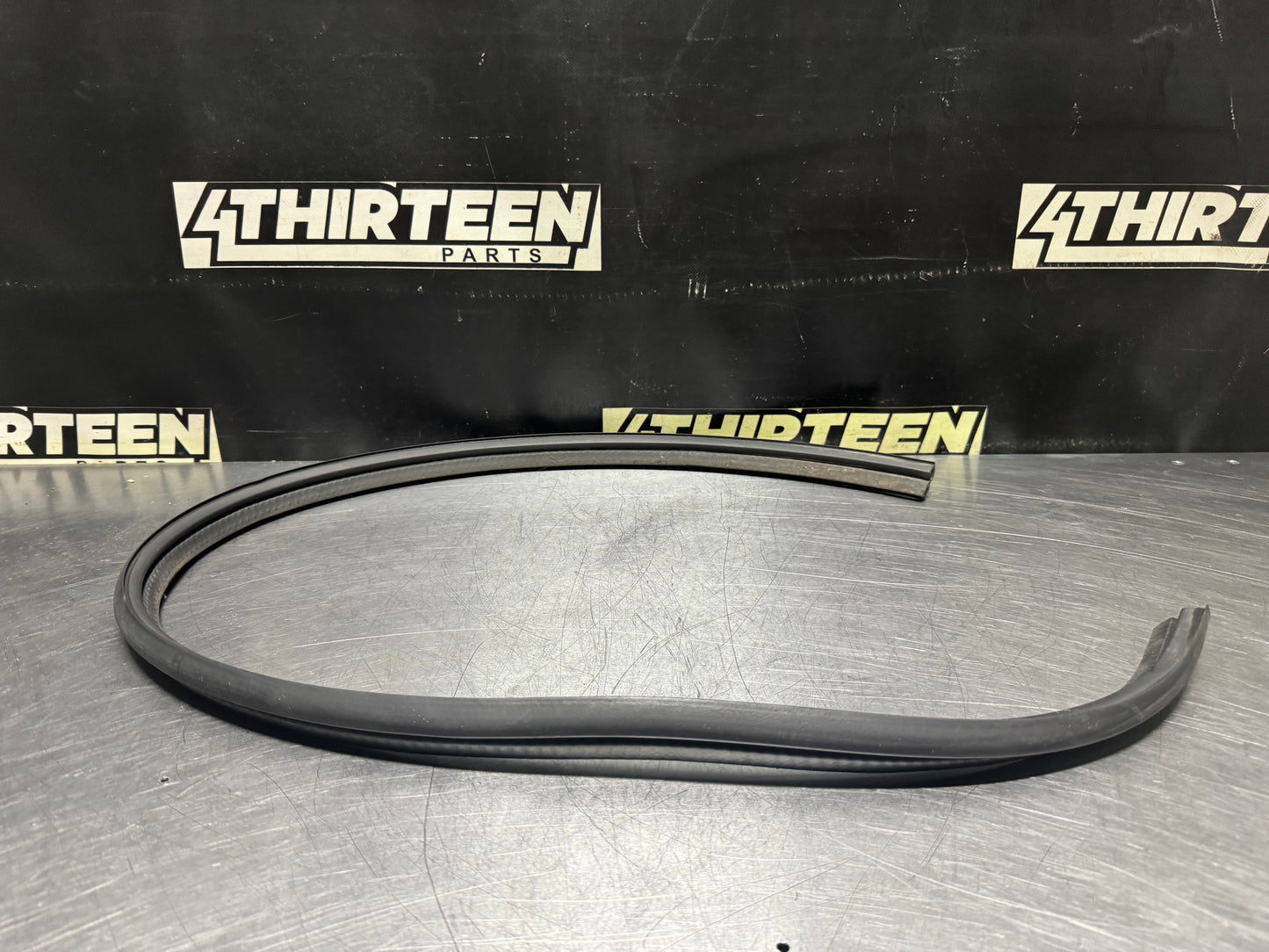 97-04 CORVETTE C5 WIPER COWL SEAL OEM #N527
