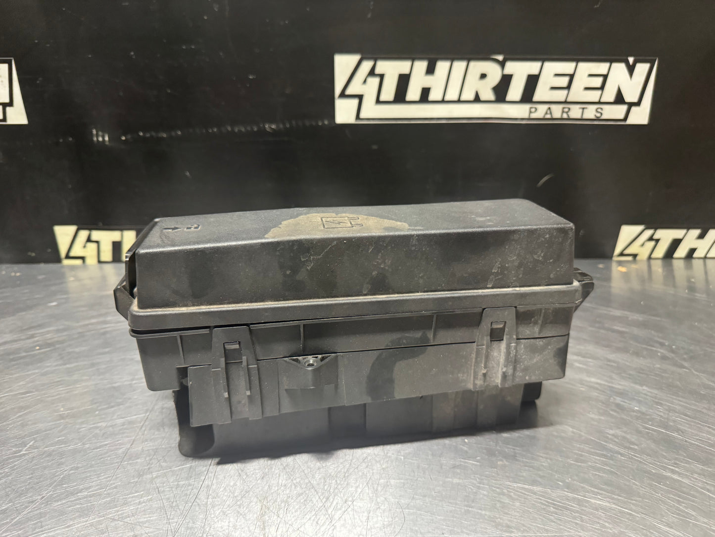 10-11 CHEVROLET CAMARO ENGINE FUSE BOX 22765979 OEM #N344