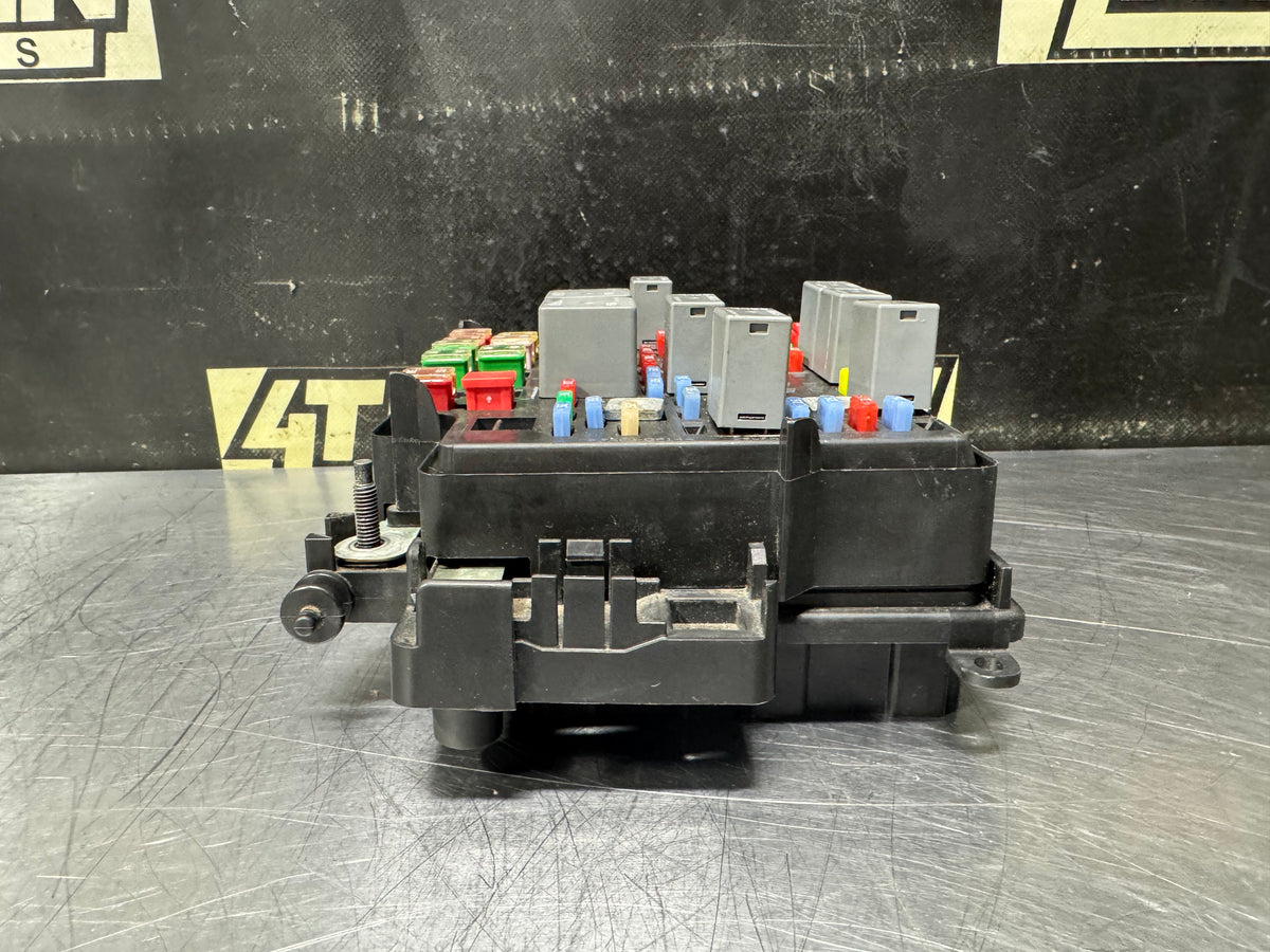 03-05 CHEVY SILVERADO GMC SIERRA 2500 ENGINE BAY FUSE BOX 15115615-02 OEM #N971