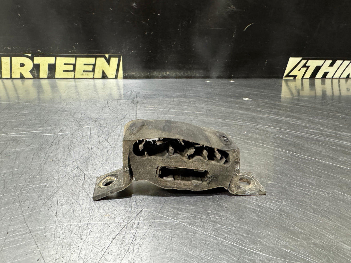 1997-2004 C5 CORVETTE REAR RUBBER EXHAUST HANGER #N885
