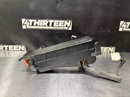 04-06 PONTIAC GTO FUSE BOX WITH LID #L423