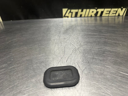97-04 C5 CORVETTE DOOR BOTTOM ACCESS DRAIN PLUG 10283990 OEM #N582