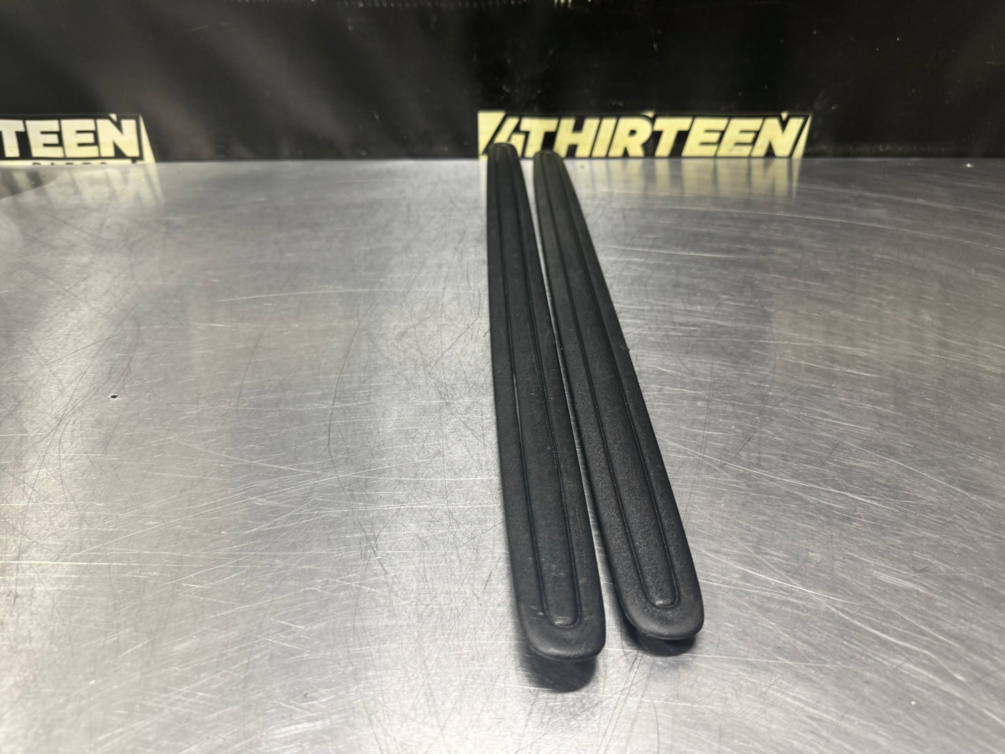 04-06 PONTIAC GTO SCUFF PLATE SILL TRIM SET OEM #N624
