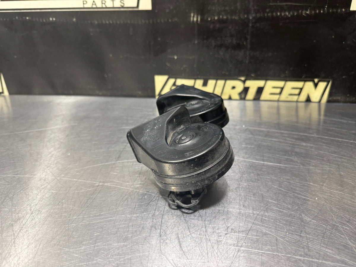 2015 FORD MUSTANG GT FACTORY DUAL HORNS WITH BRACKET OEM #V11