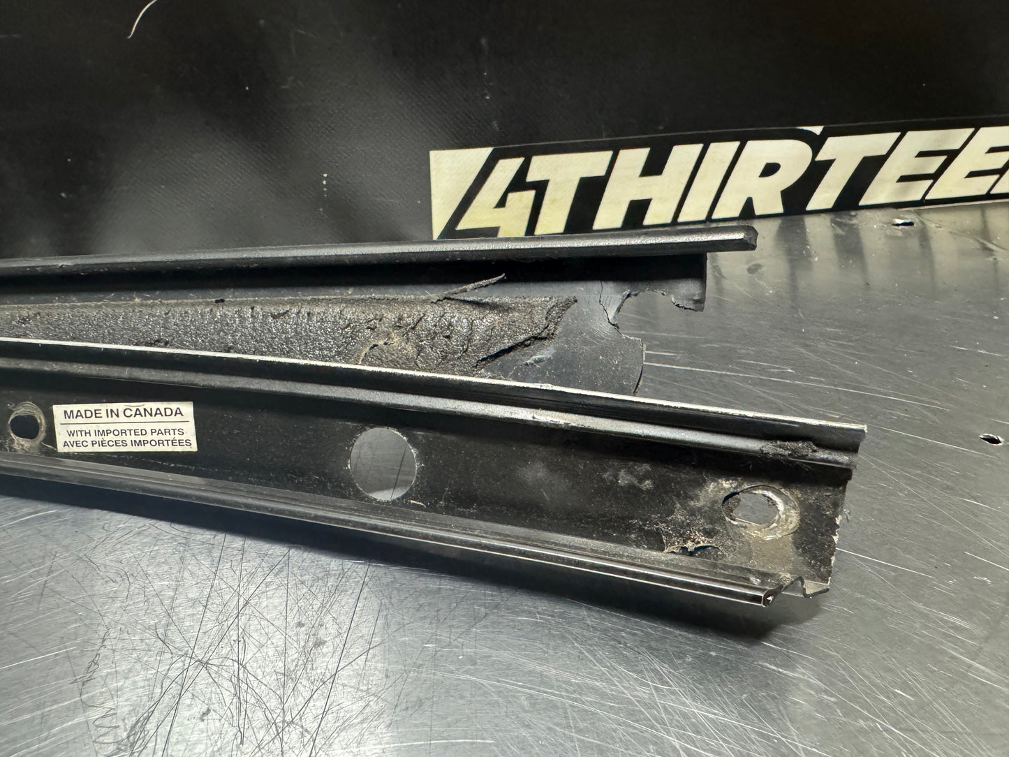 97-04 C5 CORVETTE LH DRIVER EXTERIOR A PILLAR MOLDING 10422997 OEM #N285
