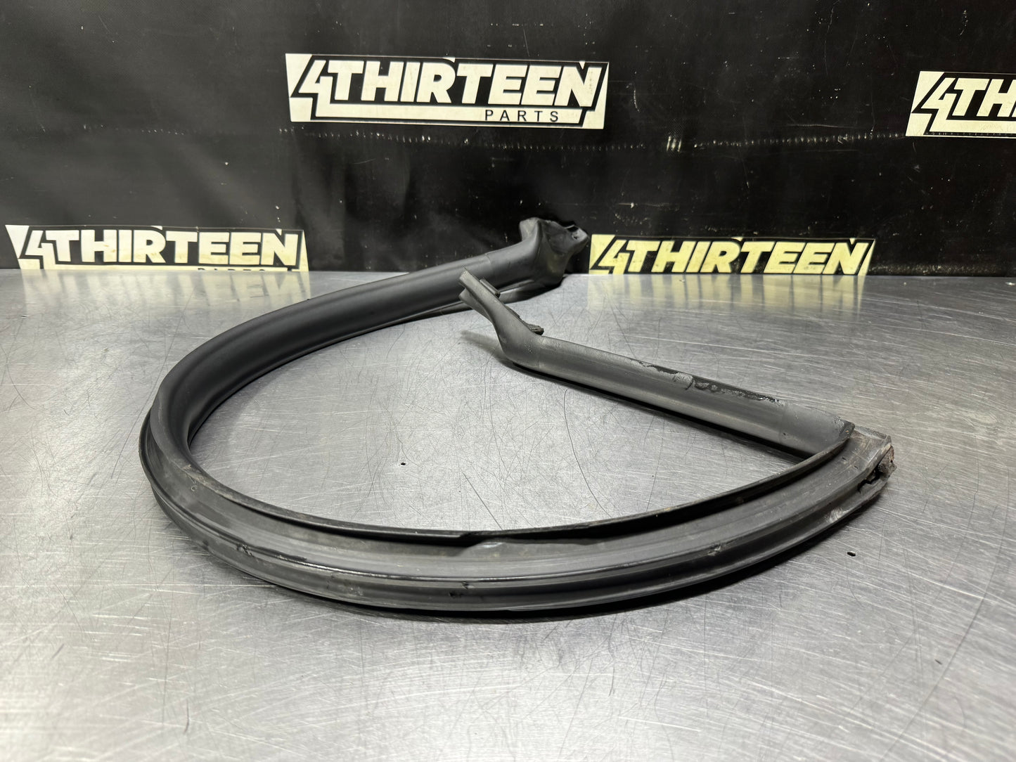 01-04 C5 Z06 FRC CORVETTE LH DRIVER  DOOR SEAL OEM #N848
