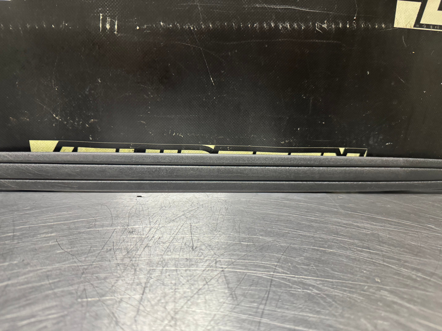 04-06 PONTIAC GTO SCUFF PLATE SILL TRIM OEM #N568
