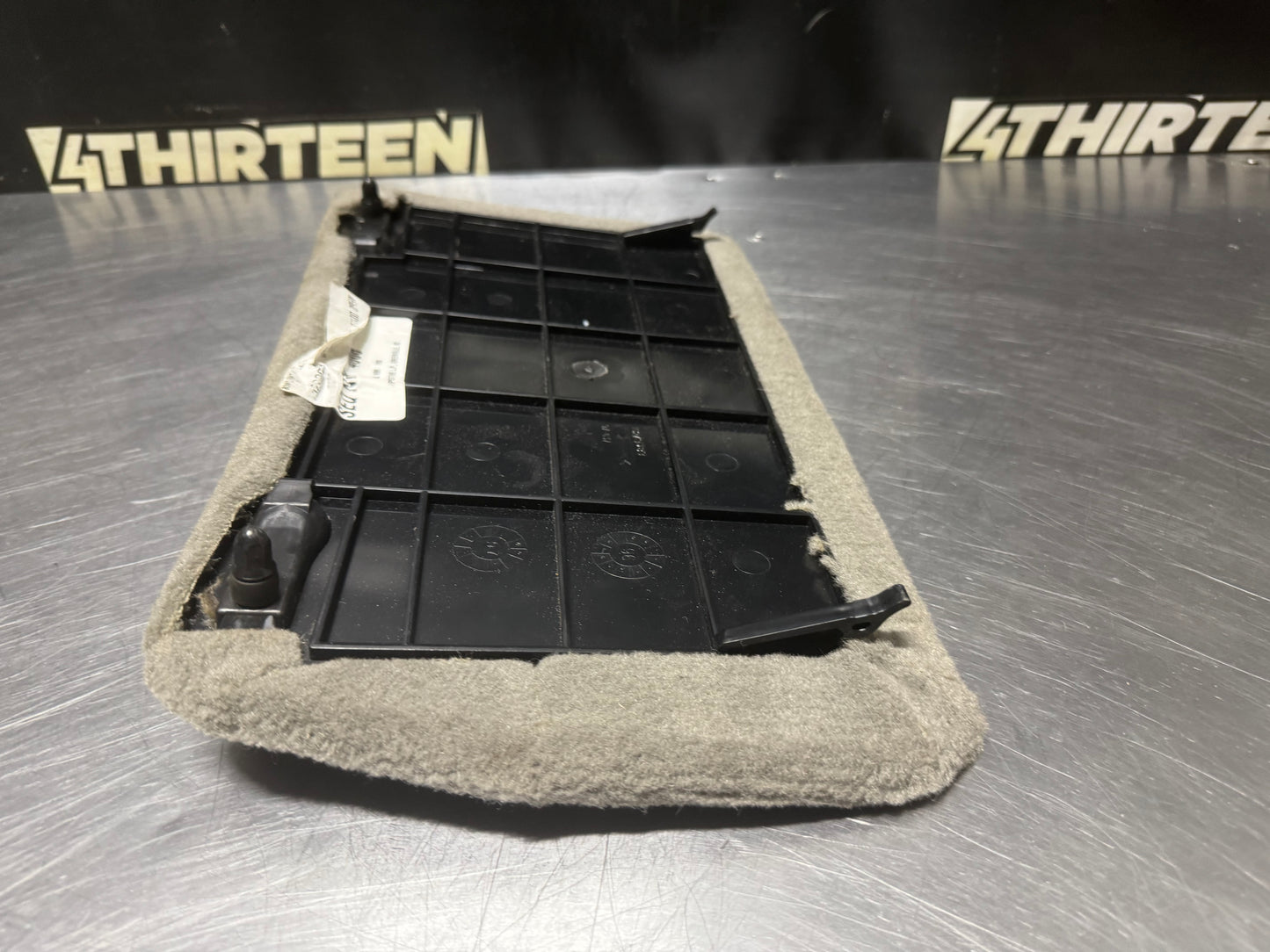1997-2004 C5 CORVETTE PASSENGER RH FUSE KICK PANEL CARPET COVER 10273083 #N250