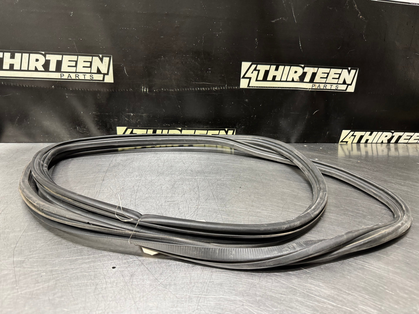 04-06 PONTIAC GTO LH DRIVER DOOR SILL WEATHER STRIP SEAL OEM #N718
