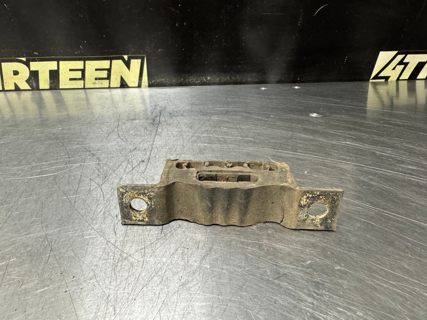 1997-2004 C5 CORVETTE REAR RUBBER EXHAUST HANGER #N886