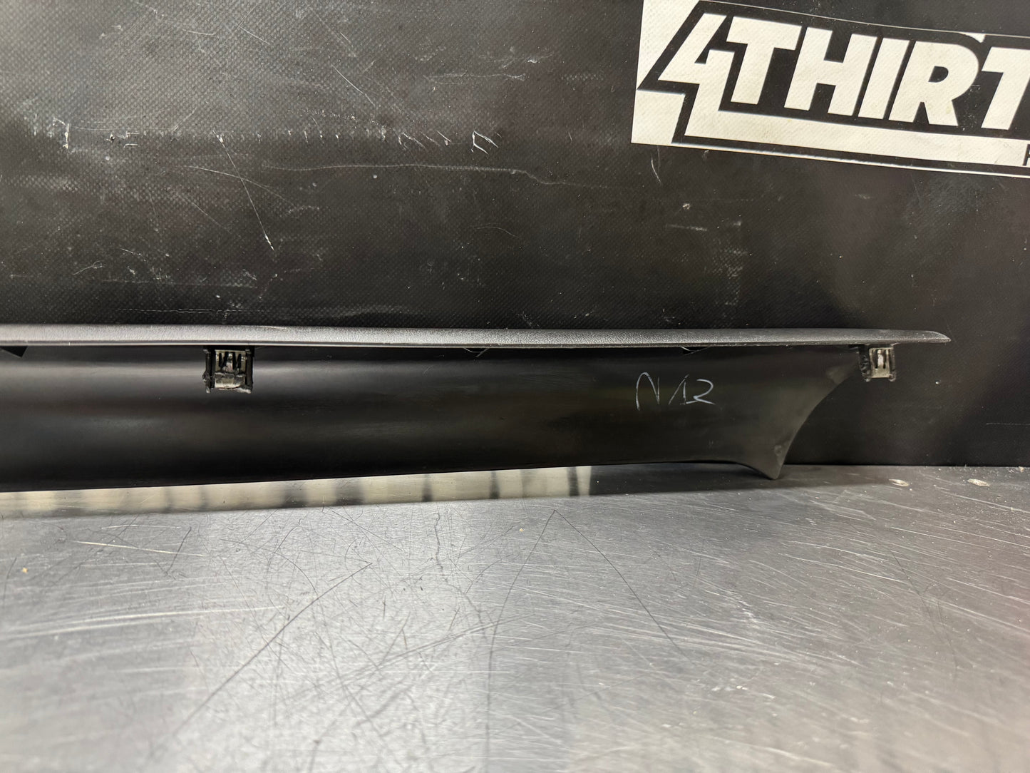 1997-2004 C5 CORVETTE DRIVER SIDE DOOR SILL KICK PANEL LH BLK OEM 10247091 #L462
