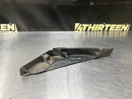 97-04 C5 CORVETTE RH PASSENGER SIDE EXTERIOR A-PILLAR BRACKET OEM #N631