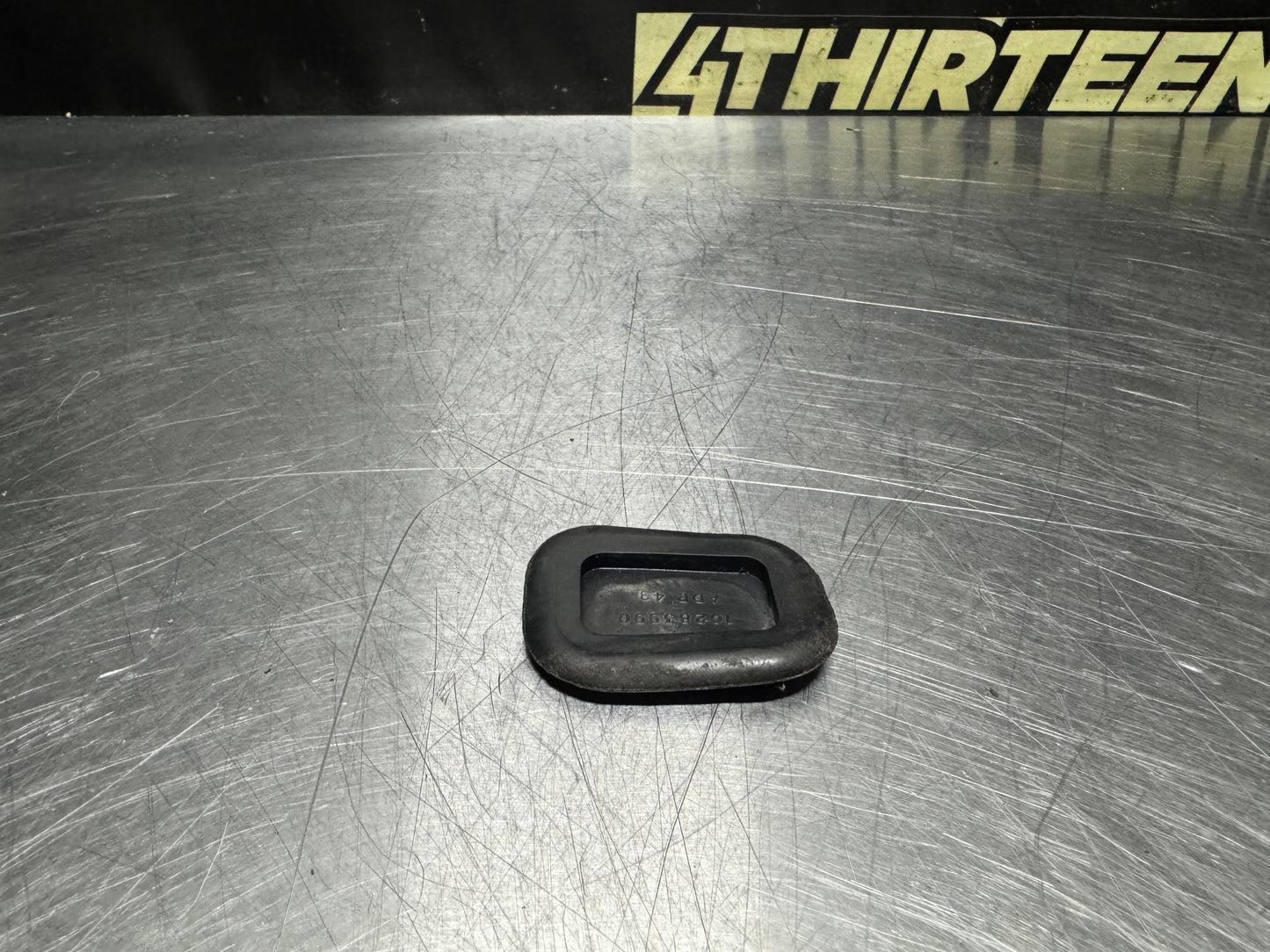 97-04 C5 CORVETTE DOOR BOTTOM ACCESS DRAIN PLUG 10283990 OEM #N581