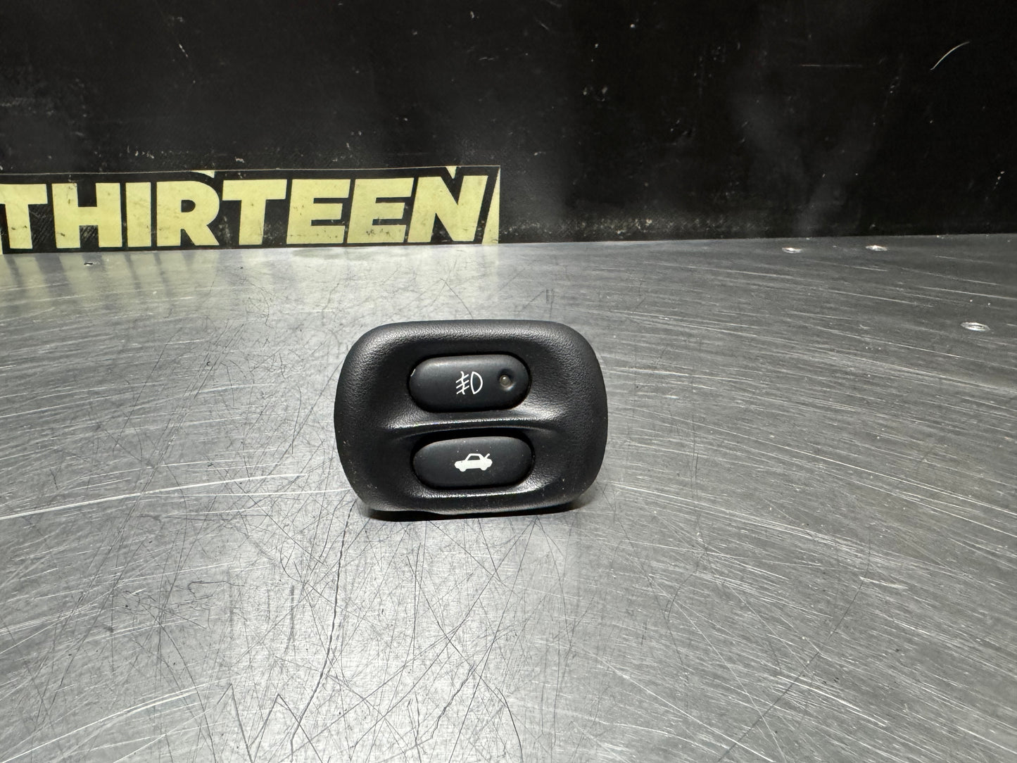 97-04 C5 CORVETTE FOG LIGHT TRUNK RELEASE BUTTON SWITCH 12135155 USED OEM #N775